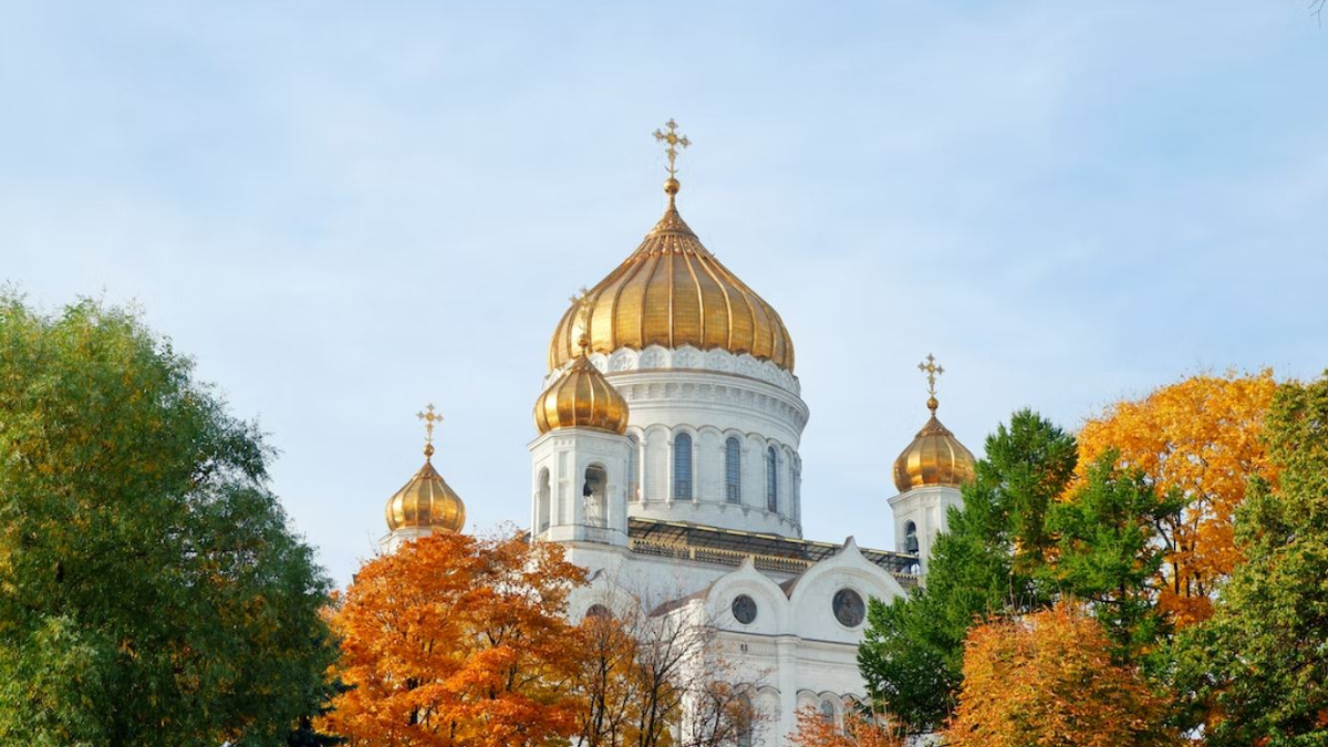 The head of the Russian Orthodox Church has officially appointed Putin the country’s “Chief Exorcist” and claims that Ukraine is full of hundreds of sects of the Church of Satan.