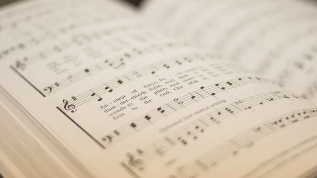 Professor Andrew Newell explores the songs of the Advent season with Kasey Leander.